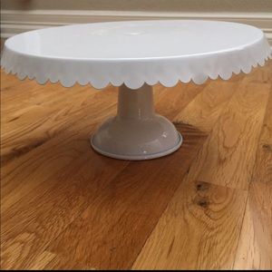 Metal scallop cake stand